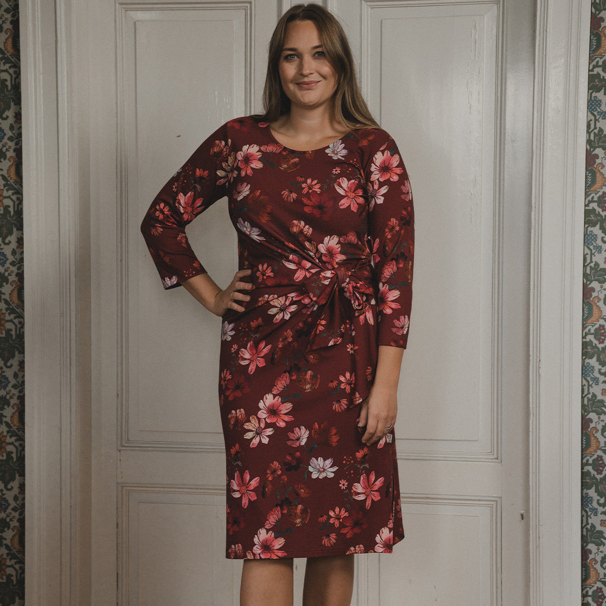 Katarina-mekko, Talvipuutarha, tummanpunainen