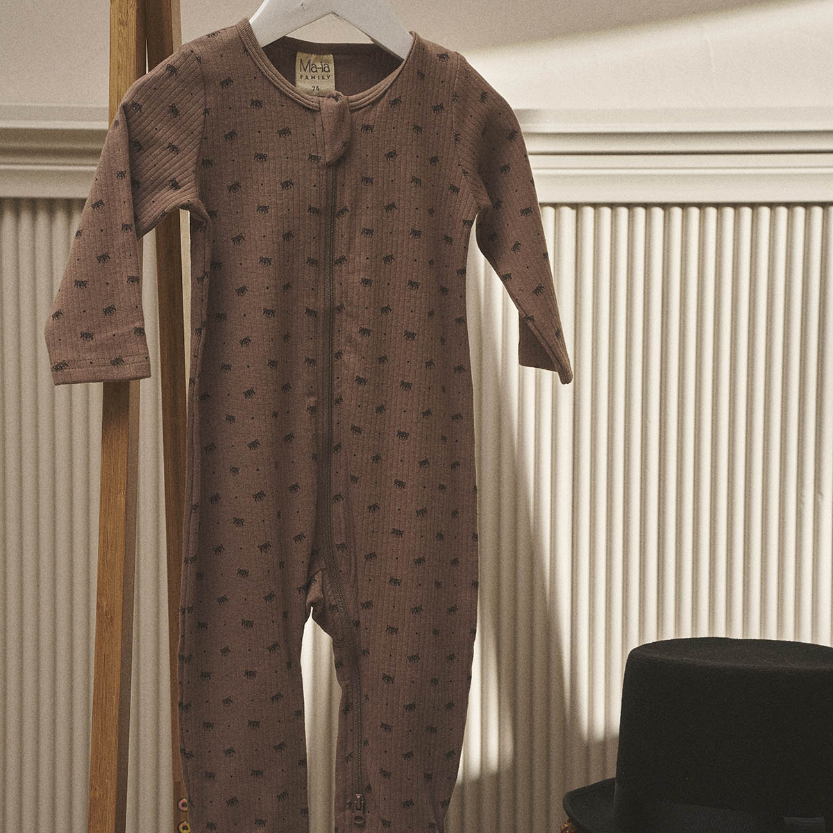 Pikkupanda-pyjama vauvalle, nougat