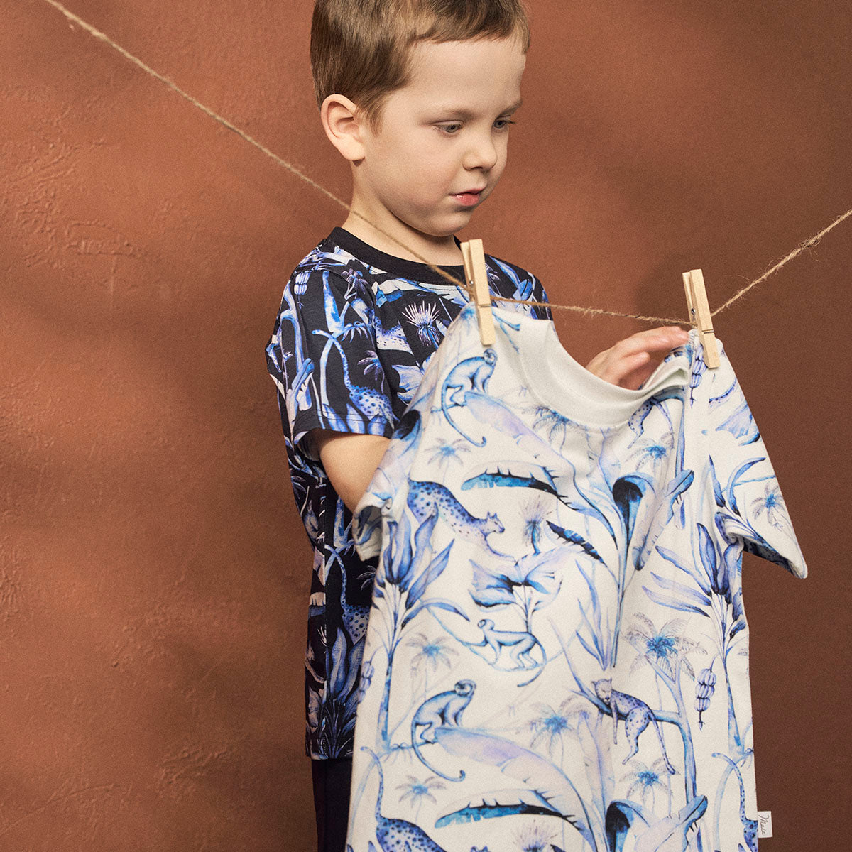 Sademetsä-t-paita, tummansininen